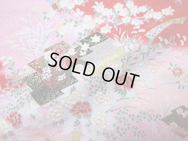 画像8: 京・金彩友禅 草花松皮菱（桃・赤霞））振袖スタイル (8)