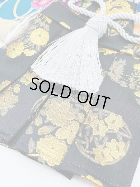 画像6: 犬服/猫服　袴　一越ちりめん生地 しぼりに花のし小槌文様(青)　金襴生地(金らん) 金の花丸(黒) (6)