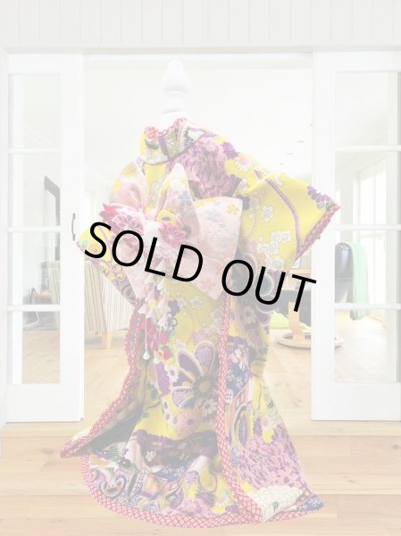 画像2: 犬服/猫服　晴れ着　古布再現ちりめん生地・御所車に花扇(黄色) 振袖スタイル　お引きづり/通常着丈選択可能 (2)